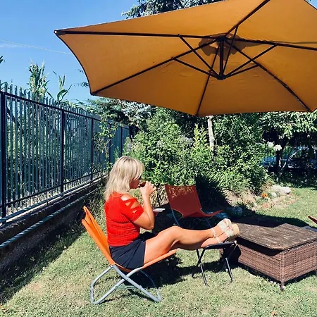 La Cascina Bed and breakfast